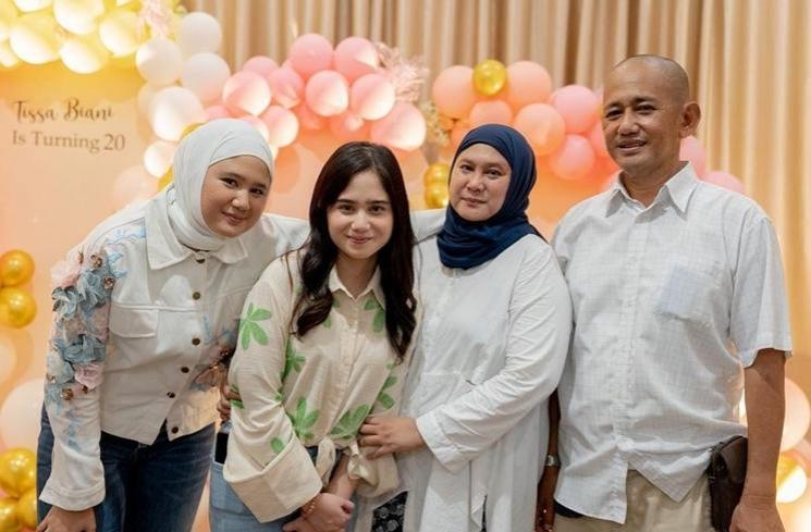 Potret Kenangan Tissa Biani dan Ayah (Instagram/tissabiani)