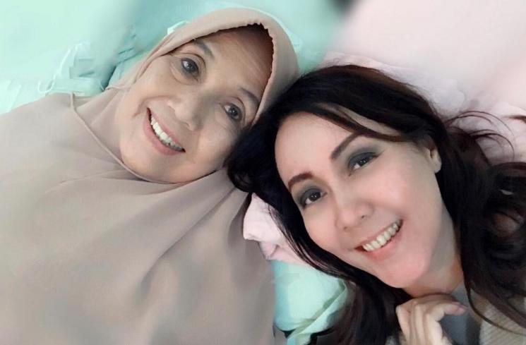 Artis Kehilangan Ortu di Tahun 2023. (Instagram/cahyakamila88)