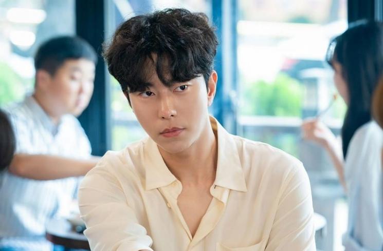 Potret Yoon Hyun Min di Bo Ra!  Debora (Instagram/@channel.ena.d)