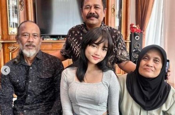 Fuji dan Pak Ansori (instagram)