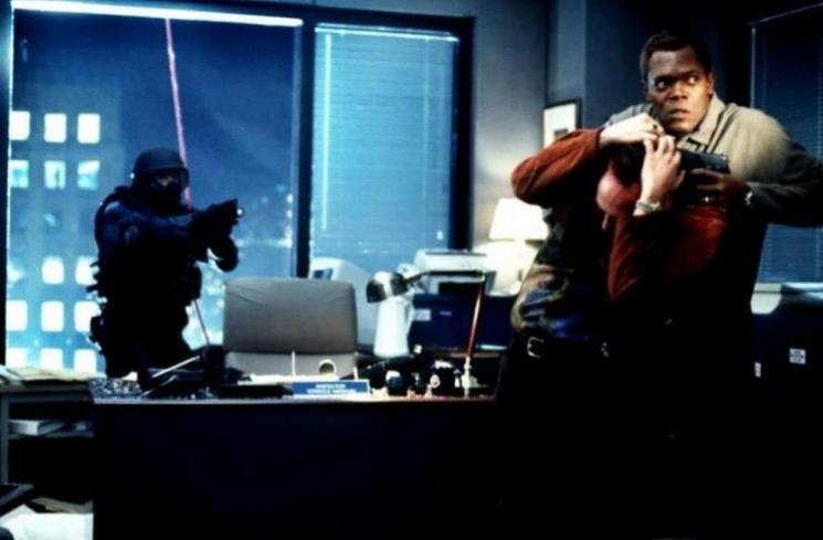 Sinopsis The Negotiator. (IMDb)