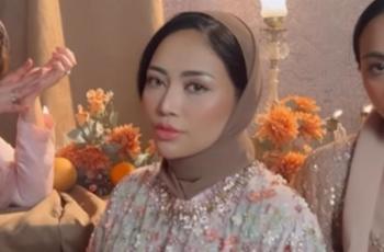 9 Potret Rachel Vennya Kembali Berhijab, Tuai Puji dan Caci
