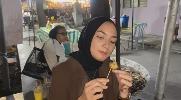Potret Citra Kirana Ngabuburit di Malaysia. (YouTube/Ciky Citra Rezky)