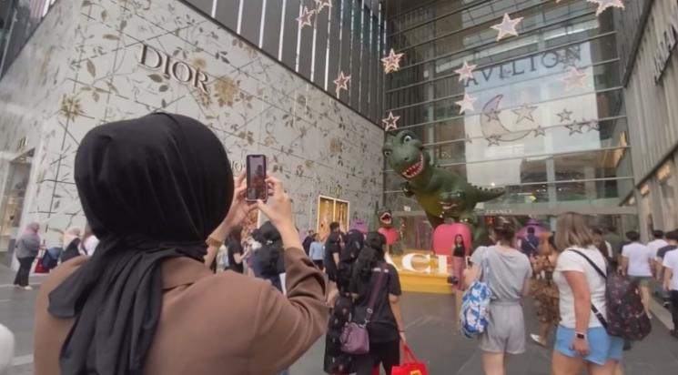Potret Citra Kirana Ngabuburit di Malaysia. (YouTube/Ciky Citra Rezky)