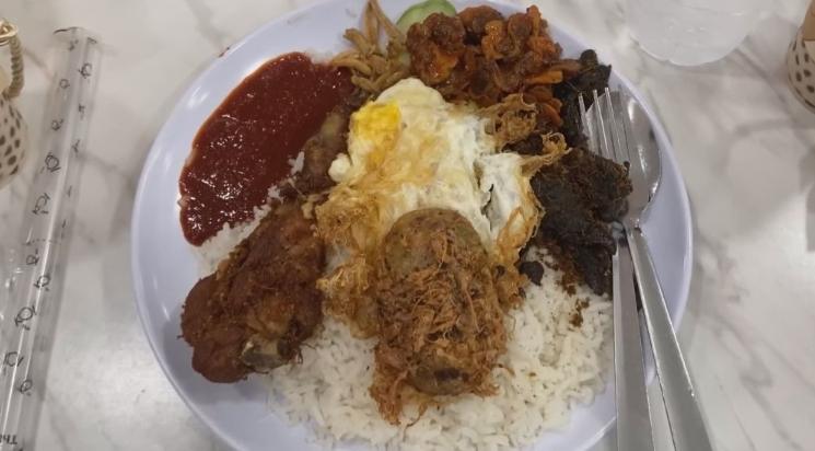 Potret Citra Kirana Ngabuburit di Malaysia. (YouTube/Ciky Citra Rezky)
