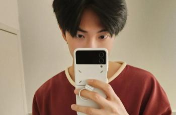 Selfie Habis Bangun Tidur, RM BTS Pamer Casing HP Rp 27 Juta: Udah Seharga Motor!