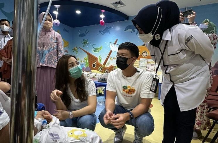 Potret Nikita Willy Rayakan Ultah Baby Issa Bersama Penderita Kanker (instagram/@nikitawillyofficial94)