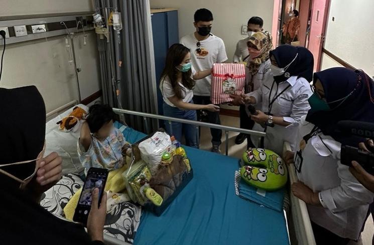 Potret Nikita Willy Rayakan Ultah Baby Issa Bersama Penderita Kanker (instagram/@nikitawillyofficial94)