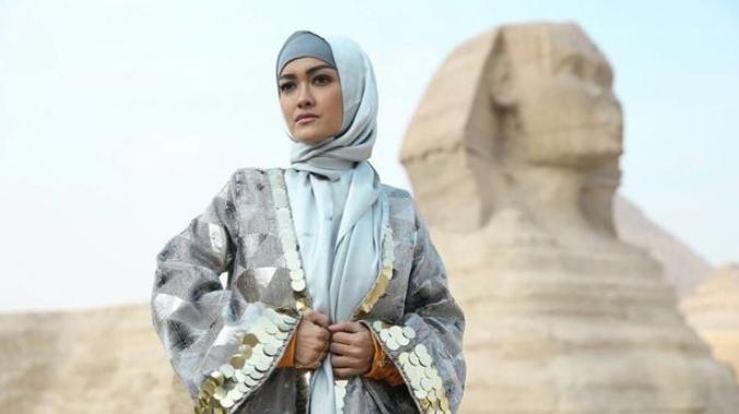 Artis Lulusan Pondok Pesantren. (Instagram/juliaperrezz)