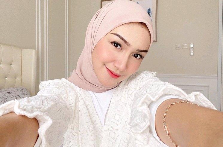 Ratu FTV yang kini berhijab (Instagram/@melodyprima)