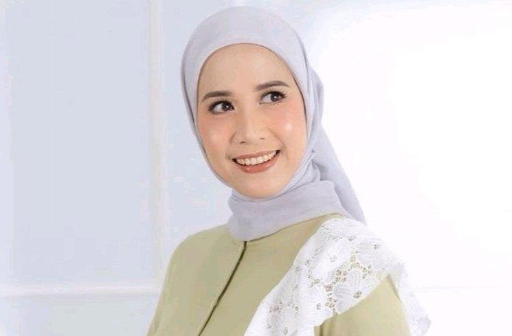 Ratu FTV yang kini berhijab (Instagram/@fannyfabriana)