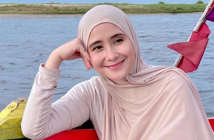 Ratu FTV yang kini berhijab (Instagram/@ryana_dea)