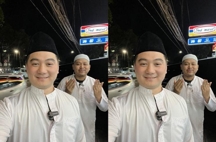 Potret Chef Arnold Pakai Gamis dan Peci (Twitter/ArnoldPoernomo)