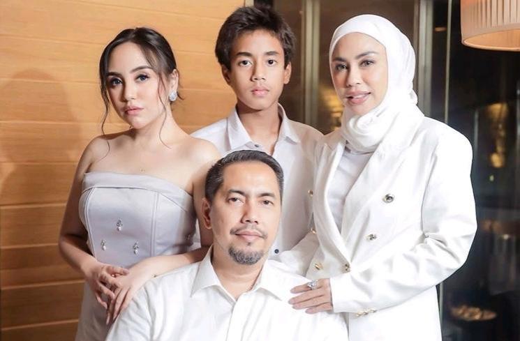 Artis yang Beda Agama dengan Orangtua (Instagram/@salmafinasunan)