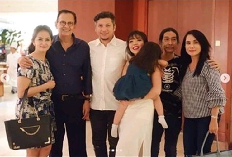 Artis yang Beda Agama dengan Orangtua (Instagram/@gisel_la)
