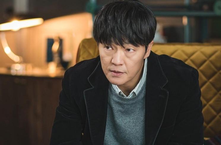 Potret Jo Han Chul di Stealer: The Treasure Keeper (Instagram/@tvn_drama)