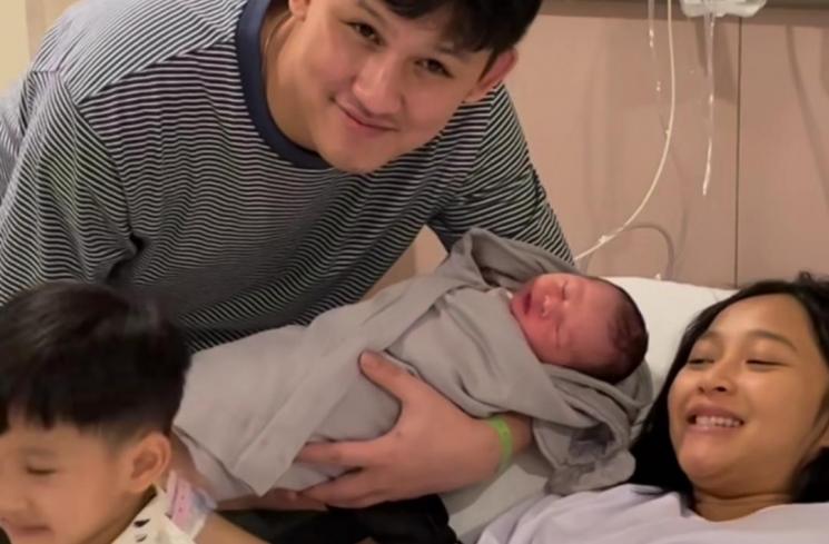 Potret Rinni Wulandari Melahirkan Anak Kedua. (Instagram/@rinni_w) 