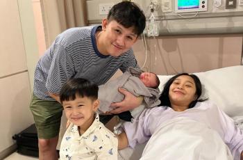 10 Potret Rinni Wulandari Melahirkan Anak Kedua, Foto Keluarga Baru Disorot