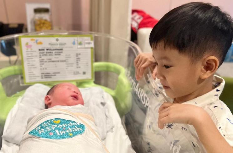 Potret Rinni Wulandari Melahirkan Anak Kedua. (Instagram/@rinni_w) 