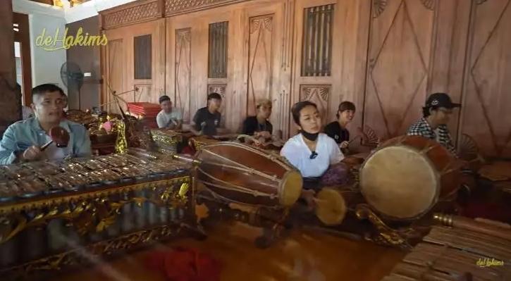 Potret Pendopo di Rumah Soimah (YouTube/deHakims)