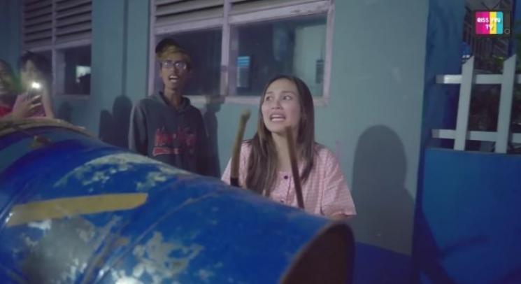 Momen Ayu Ting Ting Keliling Bangunin Sahur Warga (YouTube/Qiss You TV)