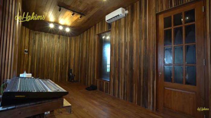 Potret Pendopo di Rumah Soimah (YouTube/deHakims)