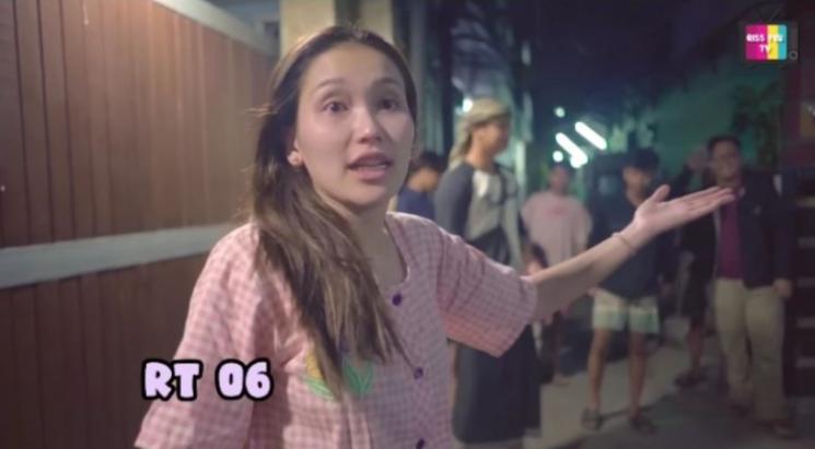 Momen Ayu Ting Ting Keliling Bangunin Sahur Warga (YouTube/Qiss You TV)
