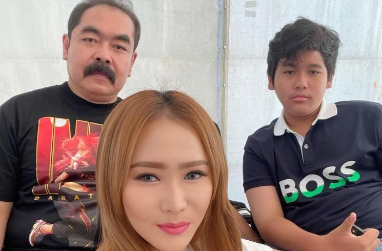 Artis Rayakan Ultah Anak di Panti Asuhan. (Instagram/@inul.d) 