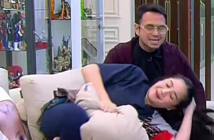 Raffi Ahmad jambak Nagita Slavina (TikTok/@netmediatama)