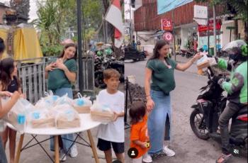 Jennifer Bachdim Ajak Anak Bagi-Bagi Takjil: Allah Membalas Kebaikannya