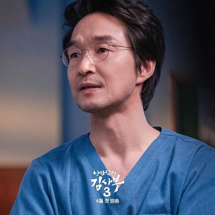 Potret Han Suk Kyu di Dr. Romantic 3 (Instagram/@sbsdrama.official)