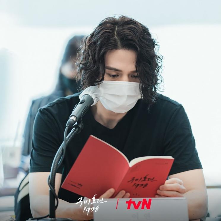 Potret Lee Dong Wook di Tale of the Nine Tailed 1938 (Instagram/@tvn_drama)