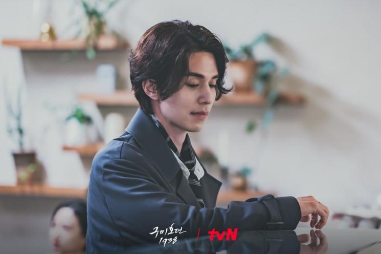 Potret Lee Dong Wook di Tale of the Nine Tailed 1938 (Instagram/@tvn_drama)
