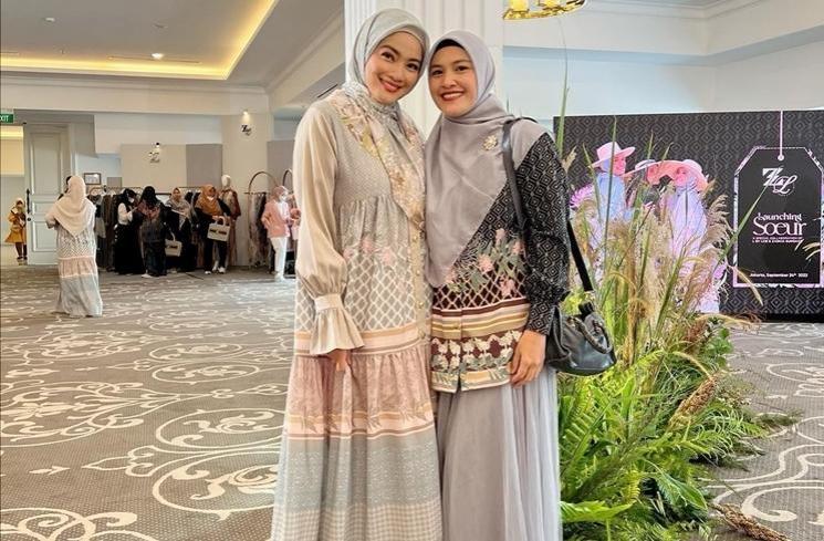 Inspirasi Hijab dan Mukena Ala Titi Kamal (Instagram/@titi_kamall)