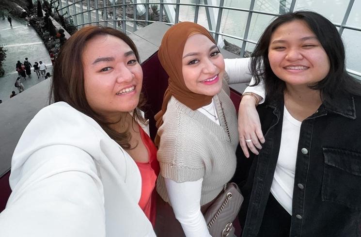 Potret Nathalie Holscher dan Kedua Adik yang Kini Mualaf (instagram/@nathalieholscher)