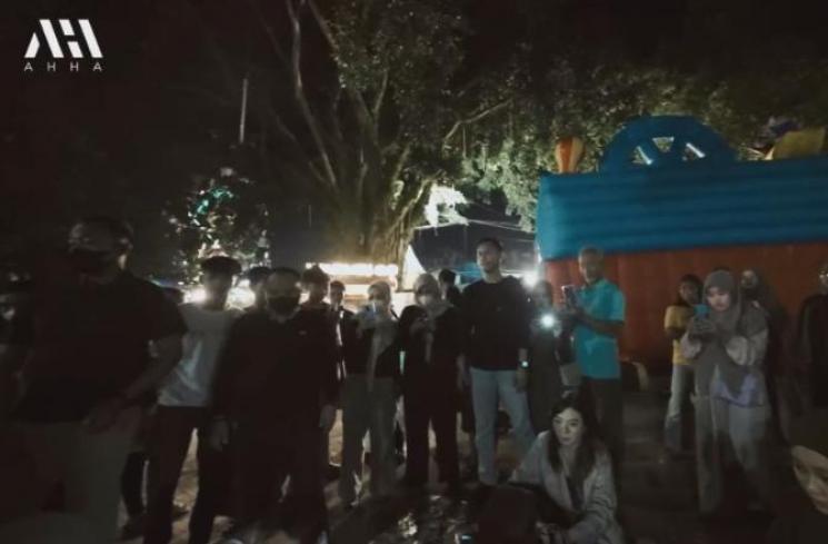 Potret Aurel dan Ashanty Nongkrong di Pasar Malam. (YouTube/AH)
