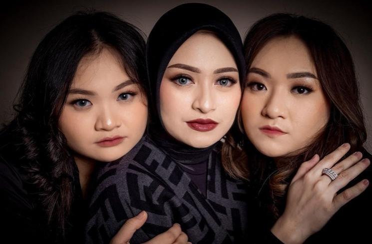 Potret Nathalie Holscher dan Kedua Adik yang Kini Mualaf (instagram/@nathalieholscher)