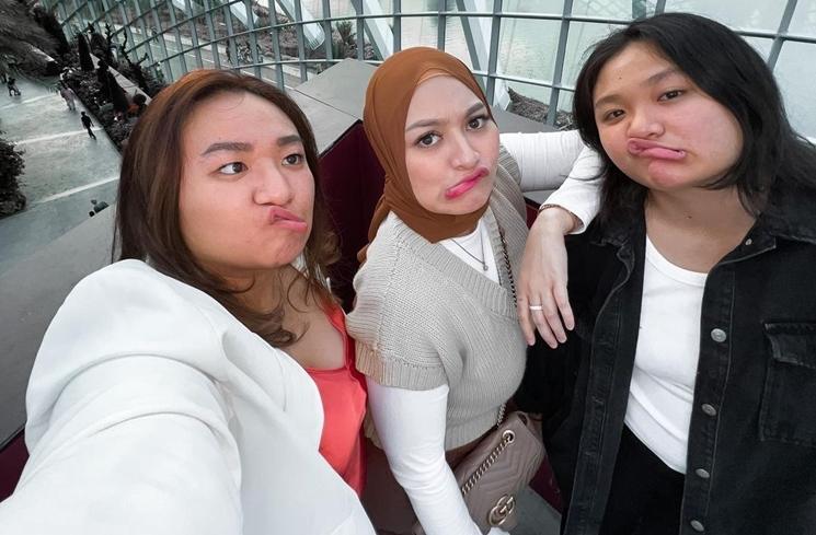 Potret Nathalie Holscher dan Kedua Adik yang Kini Mualaf (instagram/@nathalieholscher)