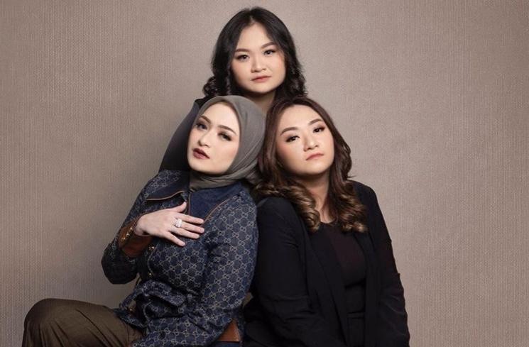 Potret Nathalie Holscher dan Kedua Adik yang Kini Mualaf (instagram/nathalieholscher)