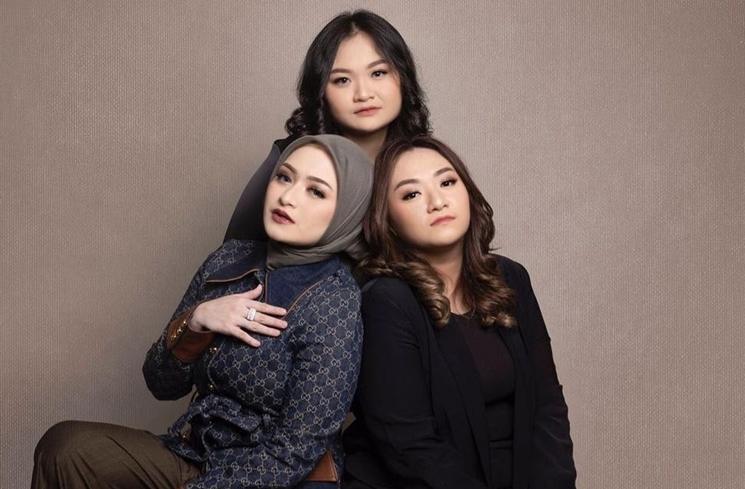 Potret Nathalie Holscher dan Kedua Adik yang Kini Mualaf (instagram/@nathalieholscher)