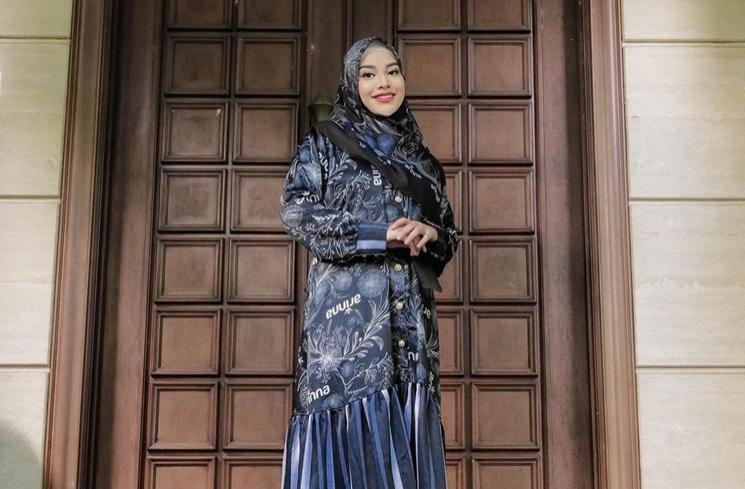 Inspirasi Outfit Lebaran dari Artis Berhijab (instagram/aurelie.hermansyah)