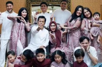 Keluarga Alshad Ahmad Foto Bersama saat Lebaran, Malah Kena Nyinyir Netizen: Cucunya Kurang Satu