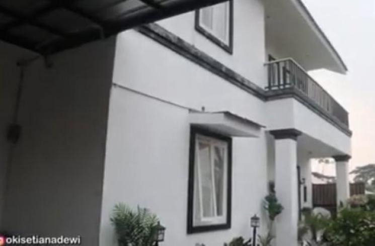 Potret Rumah Baru Umi Pipik Mewah. (YouTube/Oki Setiana Dewi)