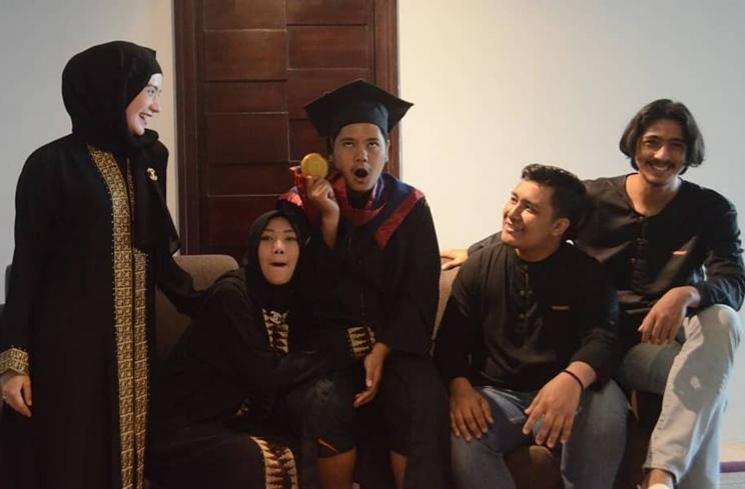 Potret Putri Anne dan Kakak Arya Saloka (Instagram/pramesti.pramaiswara)