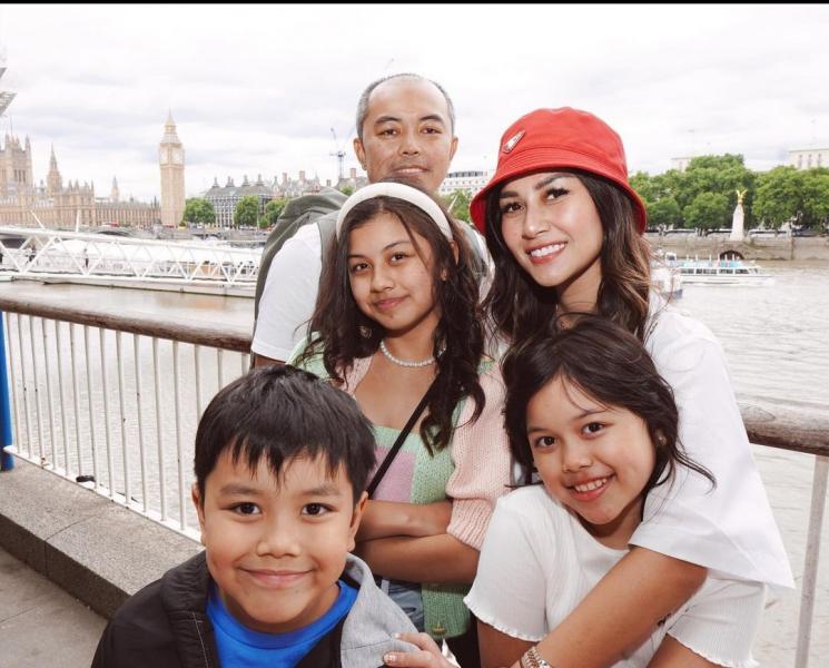 Potret Terbaru Atqia(Instagram/@mikaelaatqia27/@nissyaa) 