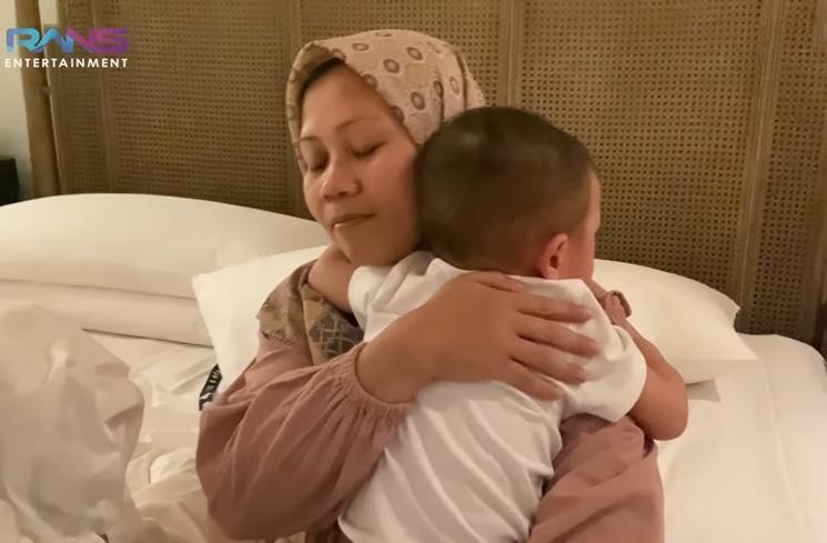 Potret Rayyanza Tangisi Sus Rini yang Jatuh (YouTube Rans Entertainment)