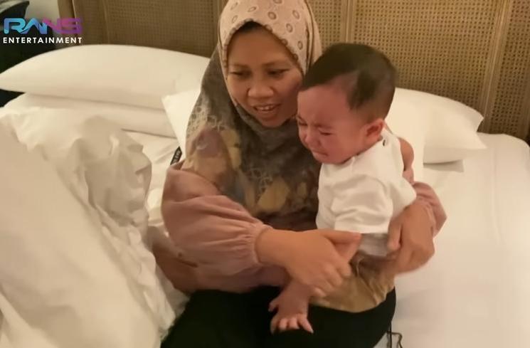 Potret Rayyanza Tangisi Sus Rini yang Jatuh (YouTube Rans Entertainment)