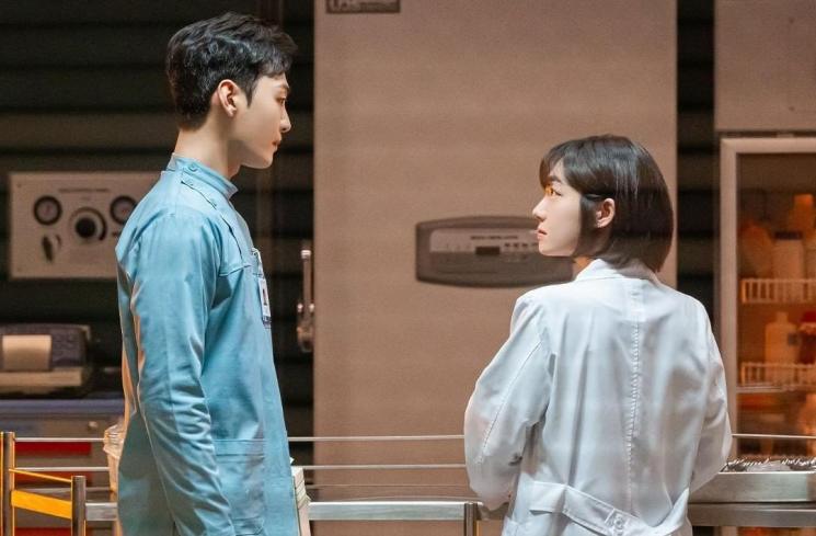 Pesona So Ju Yeon di Dr. Romantic 3 (Instagram/@sbsdrama.official)