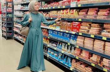 Asyik Belanja di Supermarket, Lesti Kejora Pakai Dress Ratusan Ribu: Elegan Gak Perlu Mahal