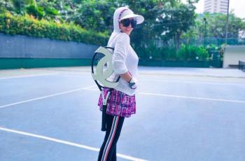 Syahrini Main Tenis Pakai Rok Brokat Pendek, Dandanannya Dibilang Norak: Selera Budhe Memang Beda
